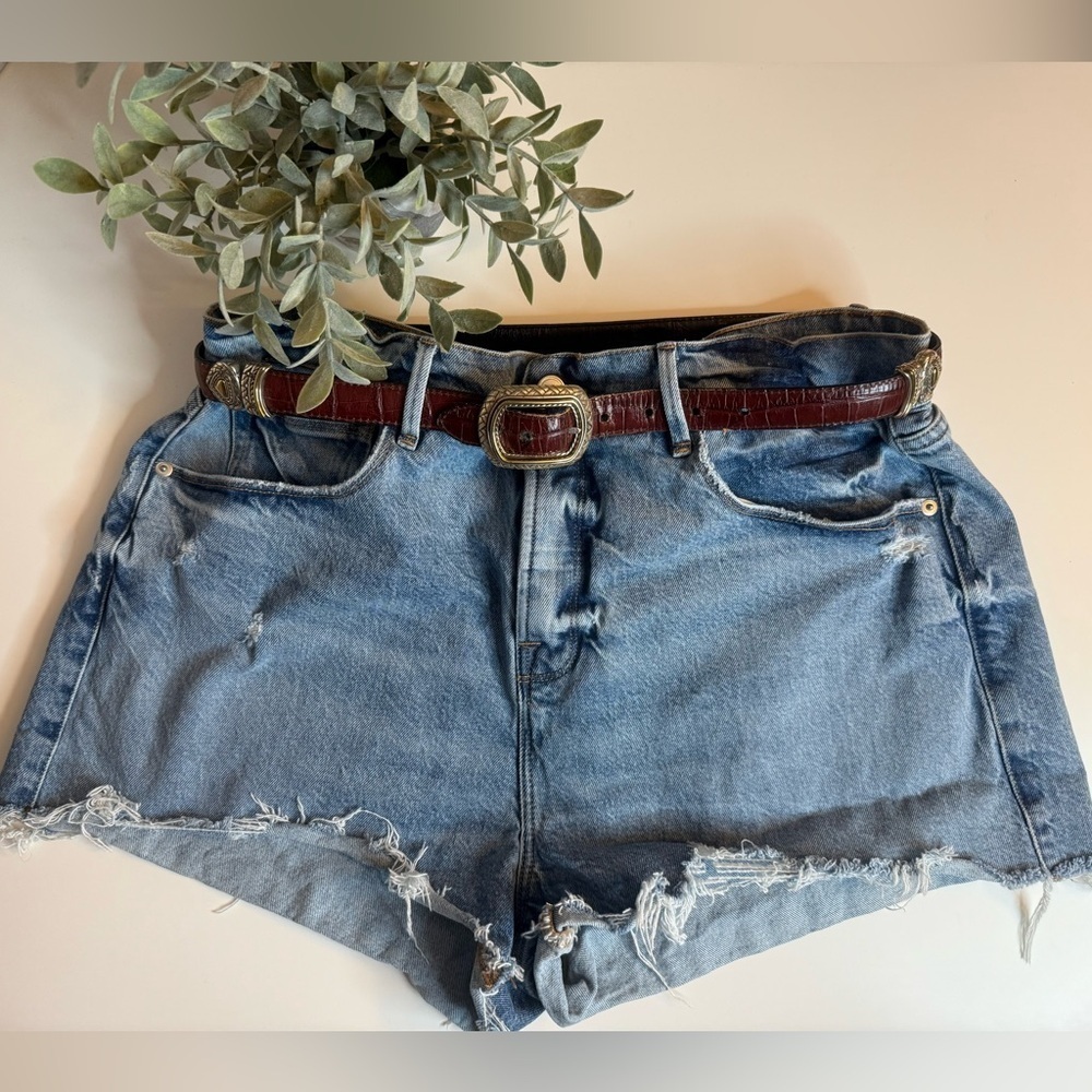Good American Denim Blue Cotton Jean Shorts Distressed Size 14/32 Preppy Summer - Picture 2 of 11